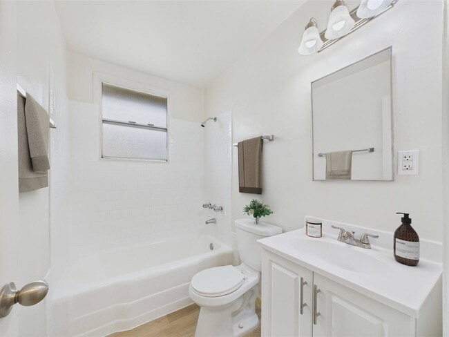 Building Photo - Banner Circle Apartments