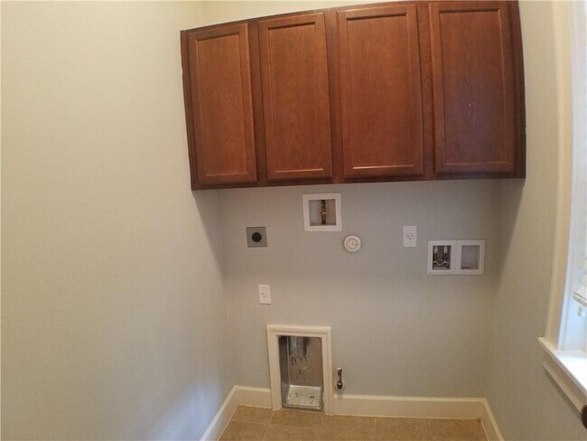 Building Photo - 5408 Evans Ave