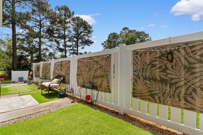 Building Photo - 161 Barclay Dr