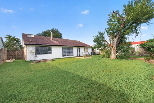 Building Photo - 8203 Lone Quail Dr