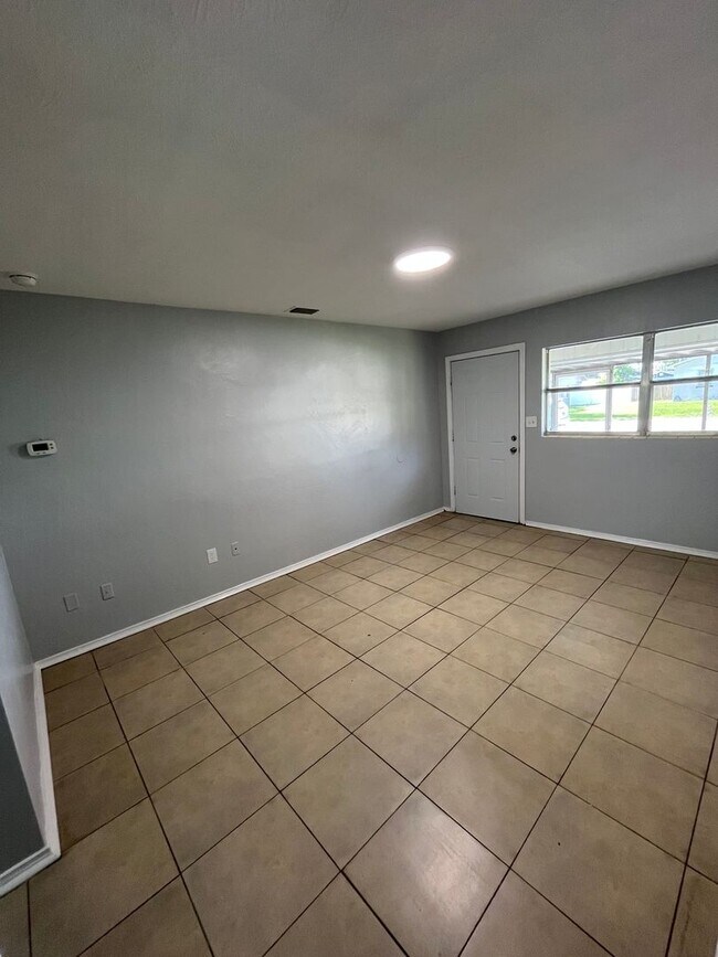 Building Photo - 538 Norfolk Cir