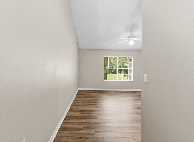 Building Photo - 10000 SW 52nd Ave