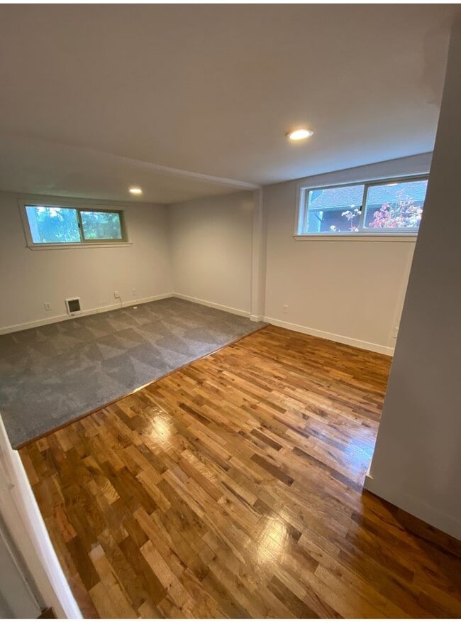 Building Photo - Newly Renovated 3 Bedroom in Renton Highlands
