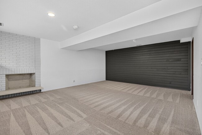 Building Photo - Mid-Century Gem with Hot Tub, Large Deck, and Bonus Rooms in Issaquah – 4 Bed, 3 Bath, 2,940 Sq Ft