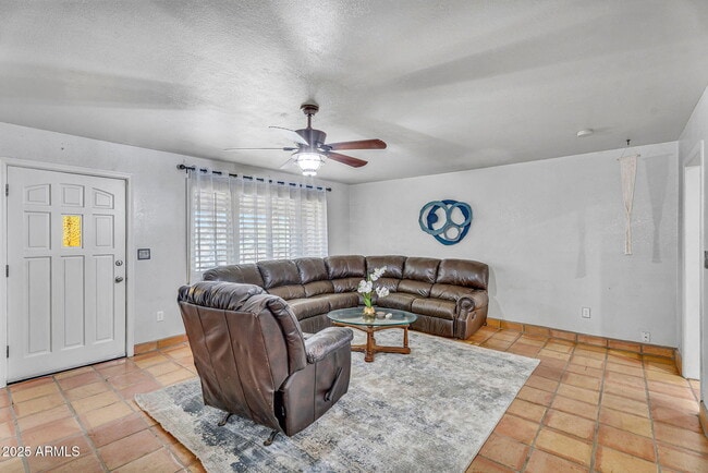 Building Photo - 1113 Walnut Dr