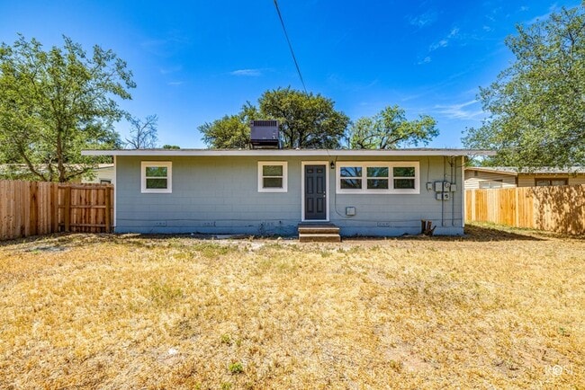 Building Photo - NOW AVAILABLE - 3 Bedroom Home in College ...