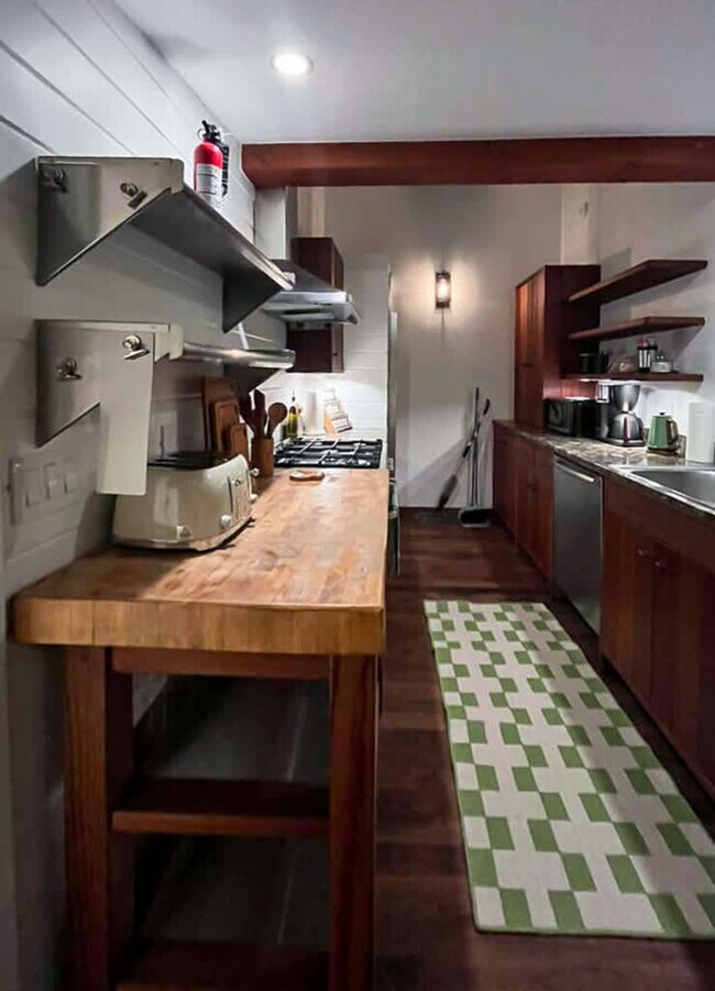 Building Photo - 522 Cascade Dr