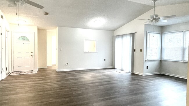Building Photo - 1300 Debbs Ln