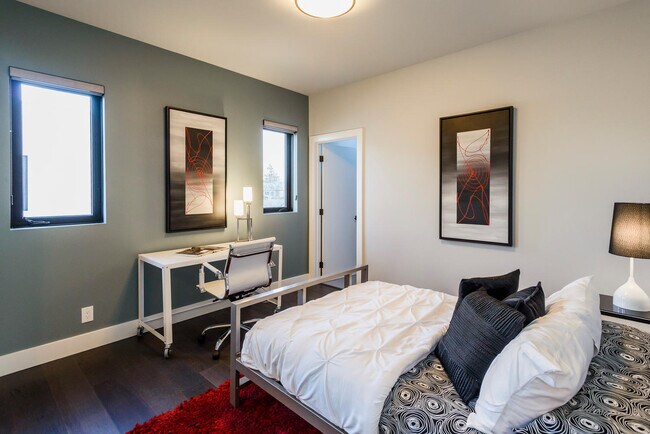 Building Photo - 668 N El Camino Real