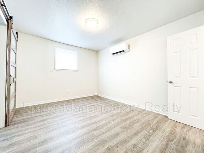 Building Photo - 2114 Toledano St
