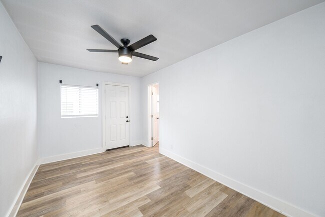 Building Photo - Awesome 2 Bed 1 Bath Remodeled House with Gated Front Yard