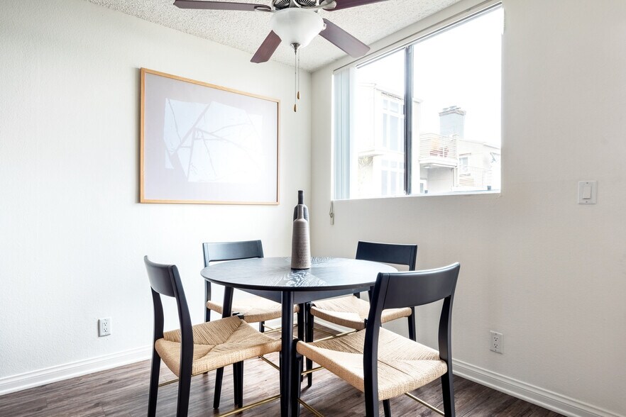 Building Photo - 1000 Lupine-SI FL1-ID12701A