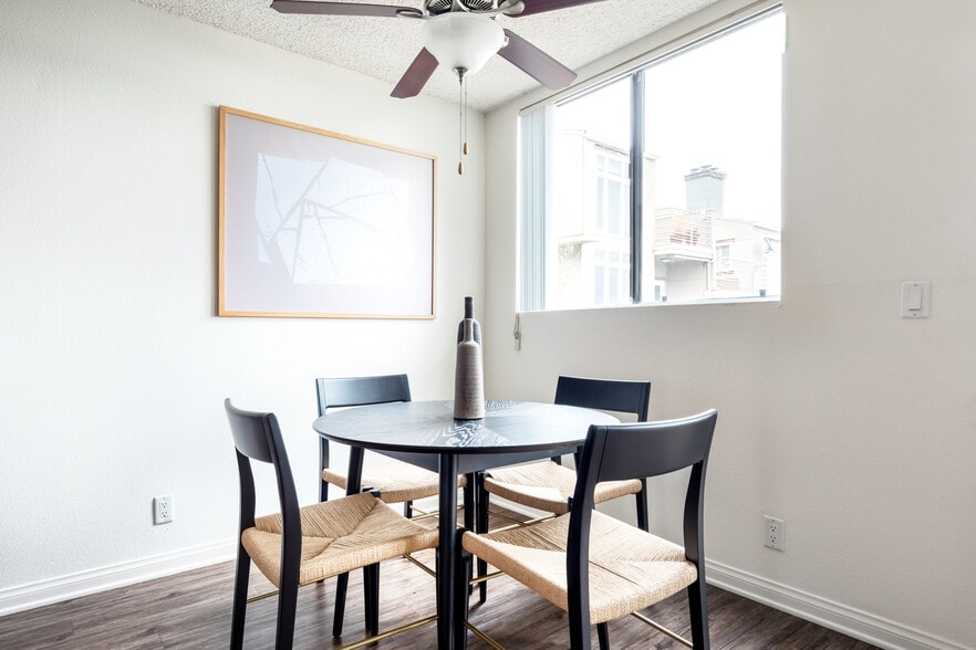 Building Photo - 1000 Lupine-SI FL2-ID4887A