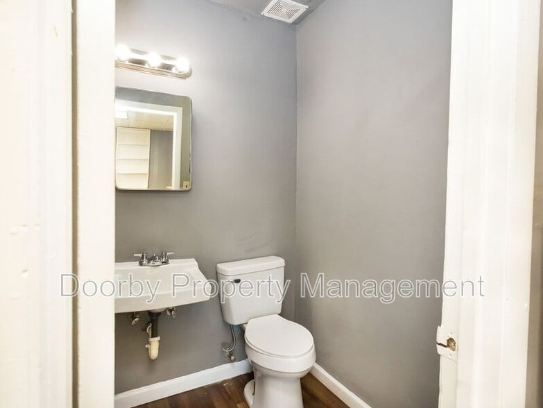 Building Photo - 1202 Duncan Ave