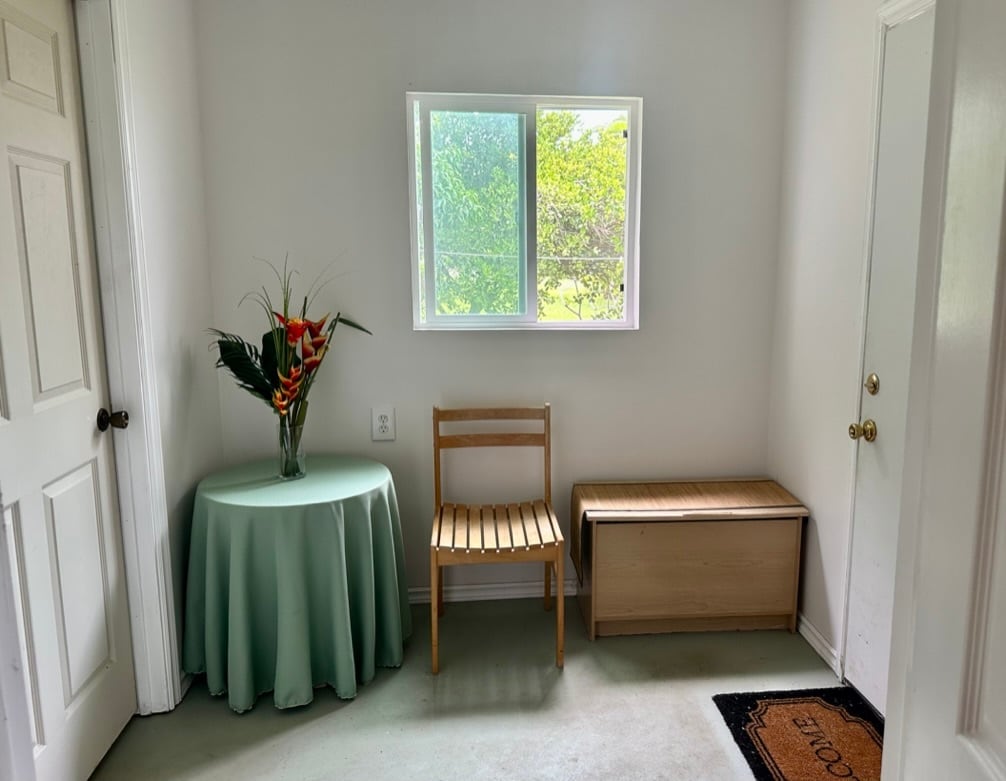 Entrance to laundry room - 714A Wainaku St
