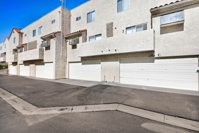 Building Photo - Available Now! 2-bedroom, 2.5 bath, 2 story condominium!