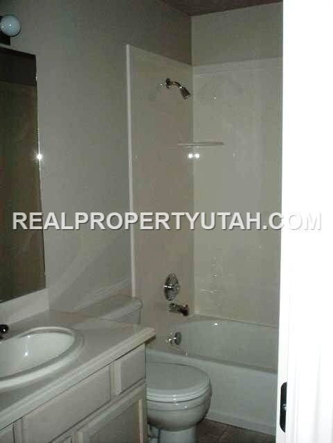 Building Photo - 4 Bedroom 3 Bath Home Available in Hooper