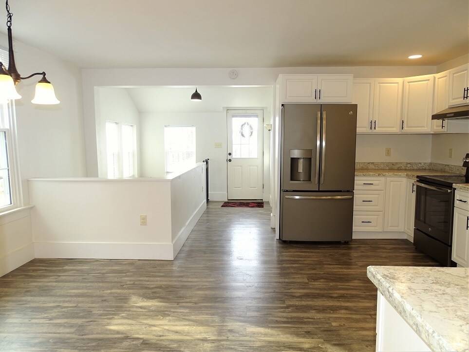 Building Photo - 783 E Main St