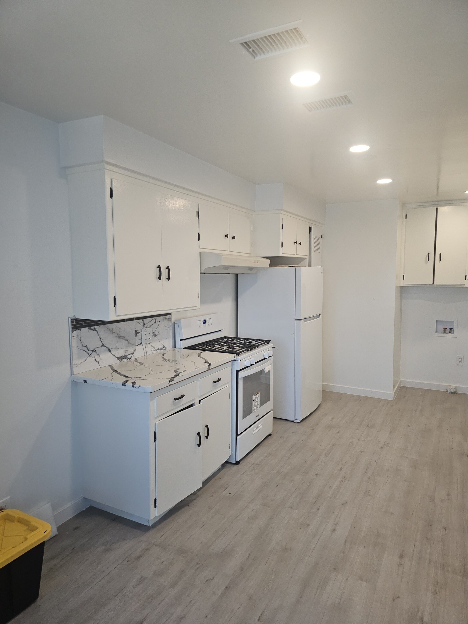 Building Photo - 1757 W 103rd St