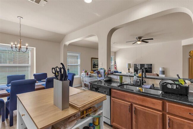 Building Photo - 206 Linden Ln