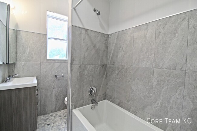 Building Photo - 712 Linwood Blvd