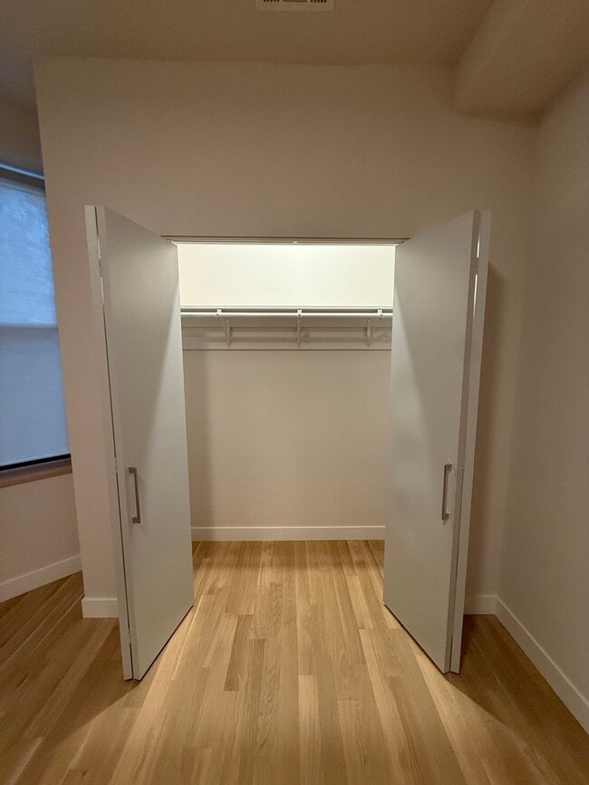 Building Photo - 1015 N California Ave