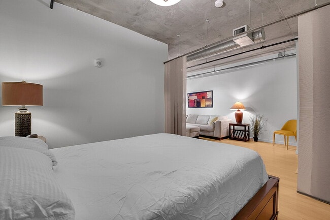 Building Photo - $1,850, 1 bed, 1.5 bath located in Denver ...