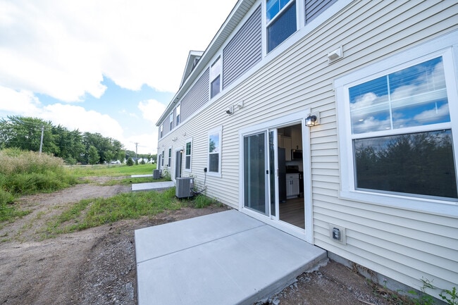 Building Photo - 23042 Hazel Ln