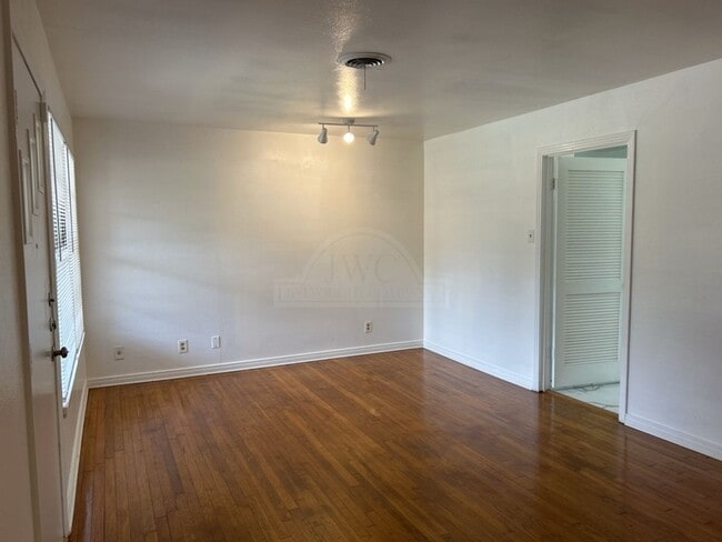 Building Photo - 2309 Sunny Ln