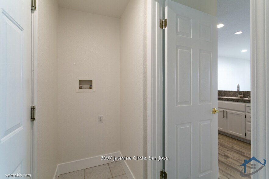 Building Photo - 3697 Jasmine Cir