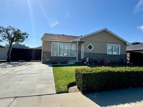 Building Photo - MOVE IN READY Updated La Mirada Home