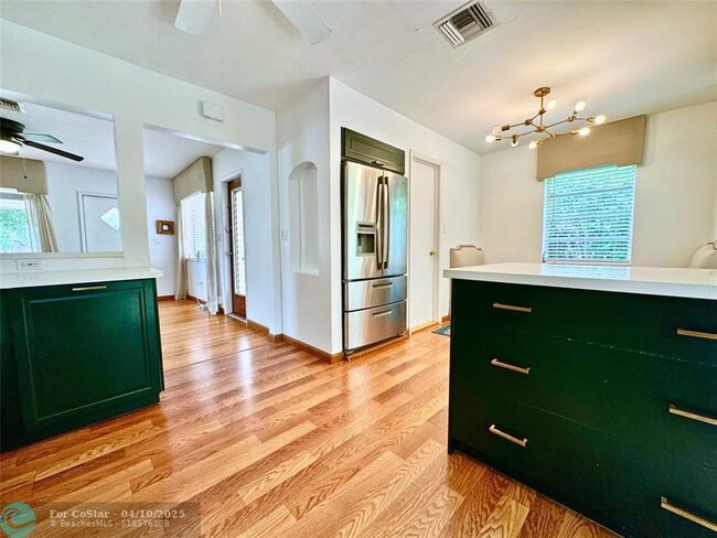 Building Photo - 311 NE 48th Ct