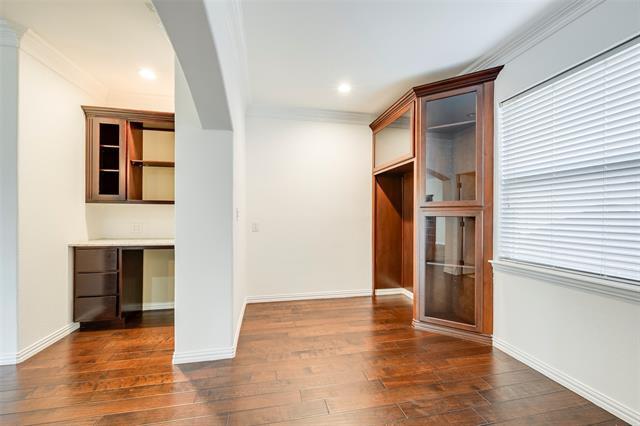 Building Photo - 917 Crestview Dr