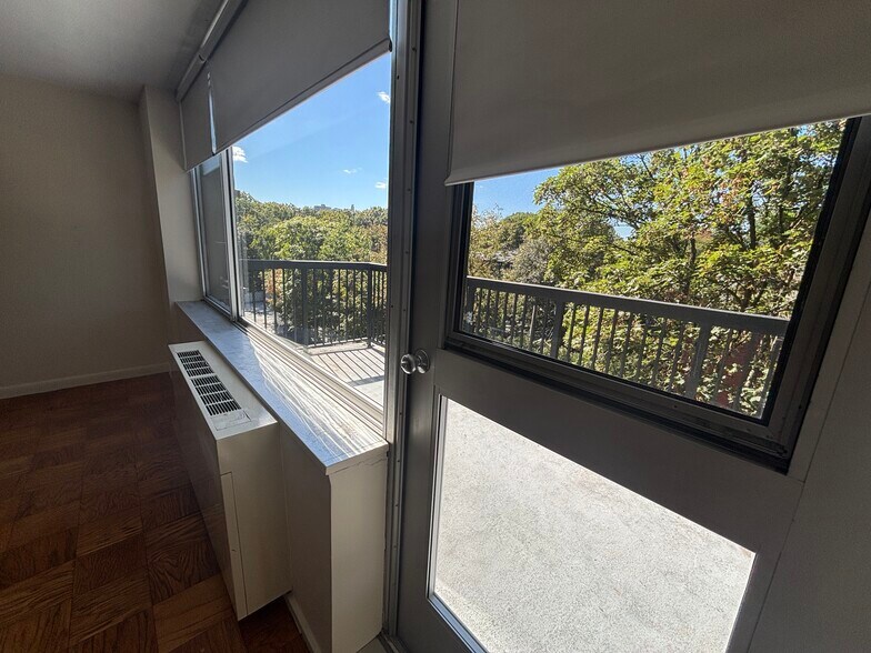 Building Photo - 16 Monmouth Ct