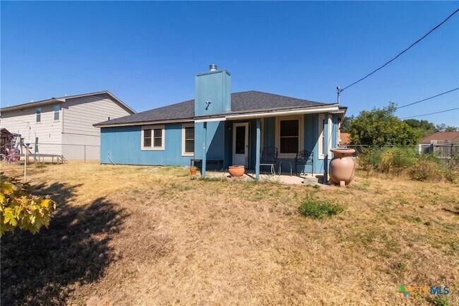 Building Photo - 203 Appaloosa Dr