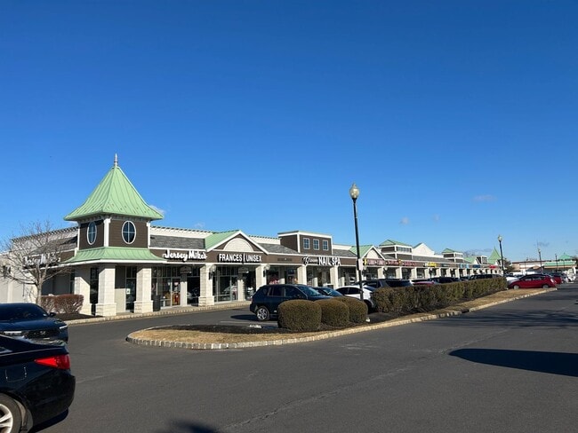 Building Photo - 1700 Heck Ave