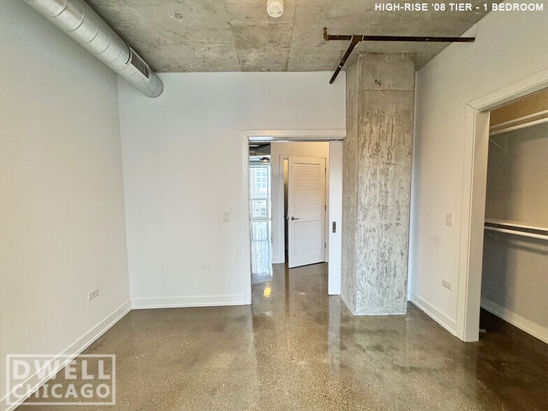 Building Photo - 118 W Chicago Ave