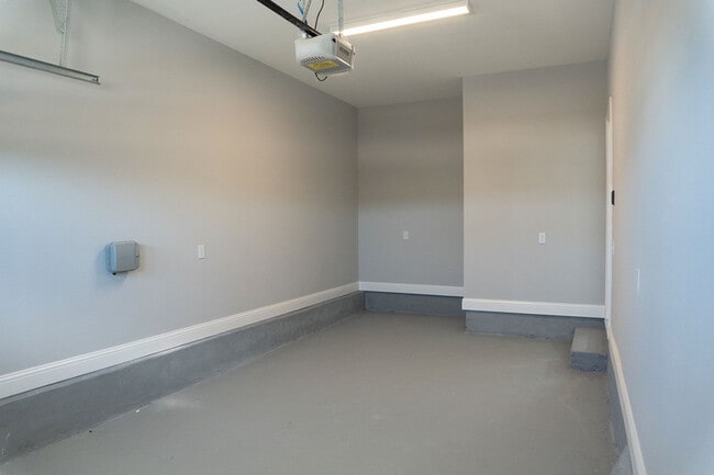 Building Photo - 1418 Landon Hills Dr