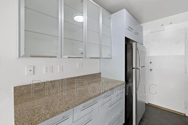 Building Photo - 10201 Grosvenor Pl