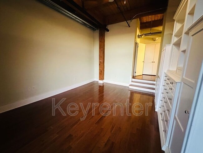 Building Photo - 1060 Worlds Fair Park Dr