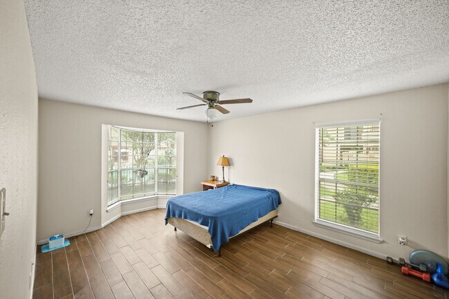 Building Photo - 2120 El Paseo St