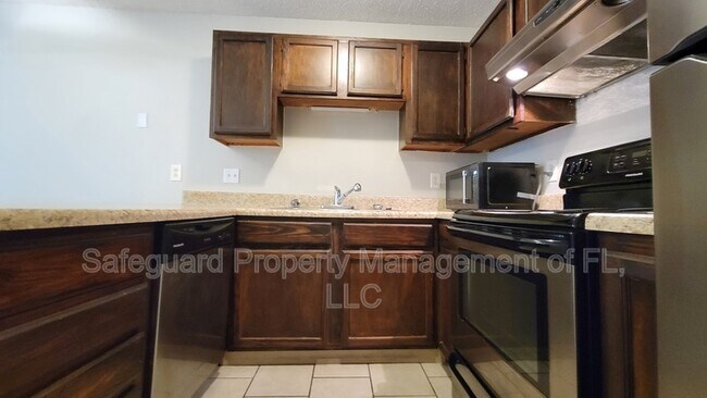 Building Photo - 6332 W Fairfield Dr