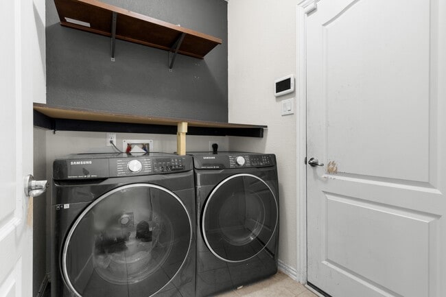 Building Photo - 2314 Red Slate Dr