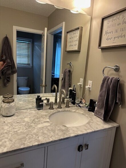 WC in master bath - 10950 Wittenridge Dr