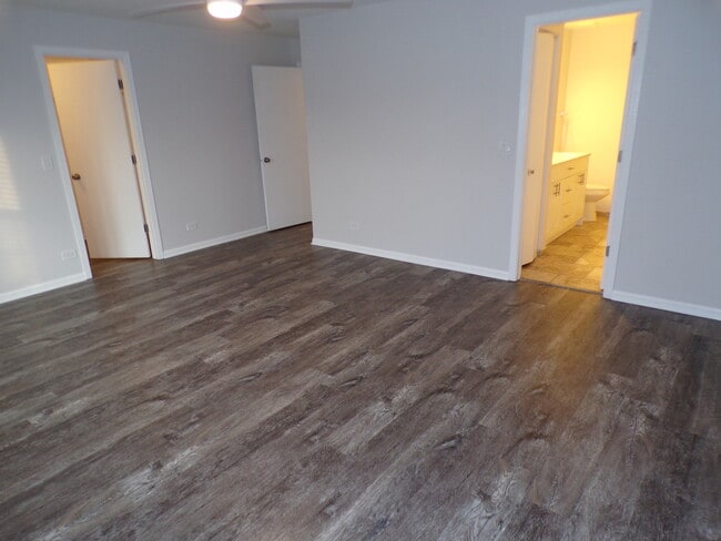 Building Photo - 1595 Millbrook Dr
