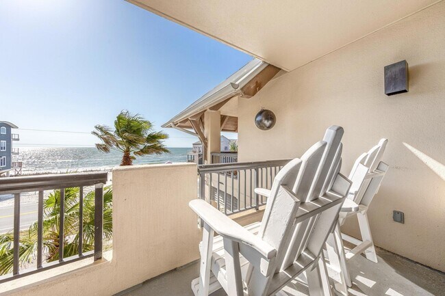 Building Photo - Gulf View Three-Bedroom