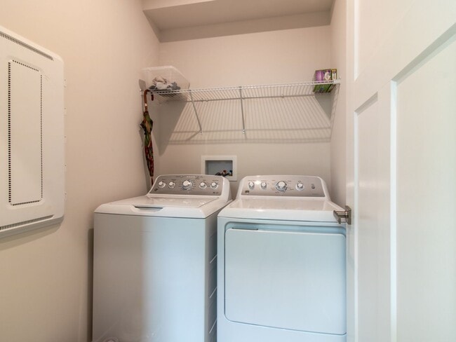Building Photo - WINTER RENTAL - 3 BED 2.5 BATH SINGLE FAMI...