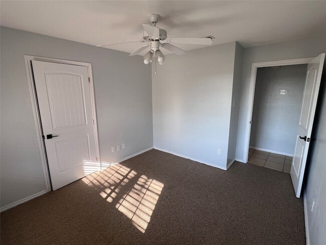 Building Photo - 818 Fairlawn Dr