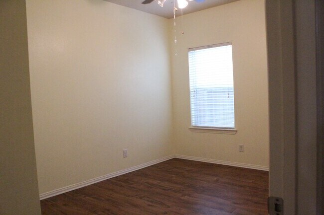 Building Photo - 6907 Silver Trace Ct