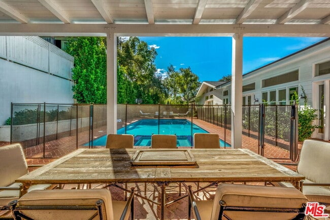 Building Photo - 9669 Oak Pass Rd